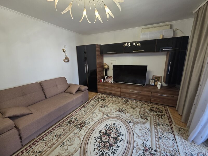 Vitanul nou, chiar pe Foisorului, stradal, bloc reabilitat.