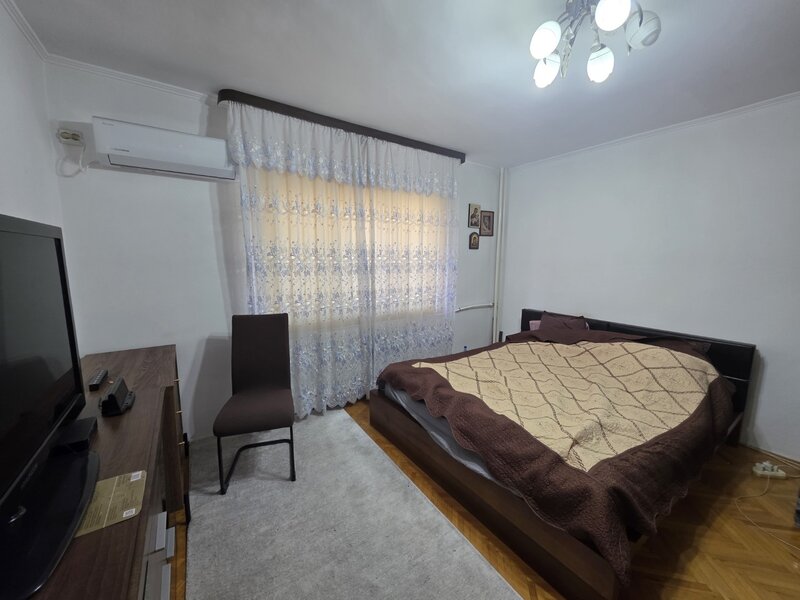 Vitanul nou, chiar pe Foisorului, stradal, bloc reabilitat.