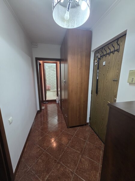 Vitanul nou, chiar pe Foisorului, stradal, bloc reabilitat.