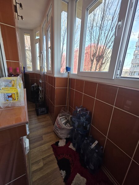 Vitanul nou, chiar pe Foisorului, stradal, bloc reabilitat.