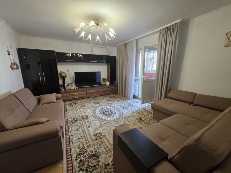 Vitanul nou, chiar pe Foisorului, stradal, bloc reabilitat.