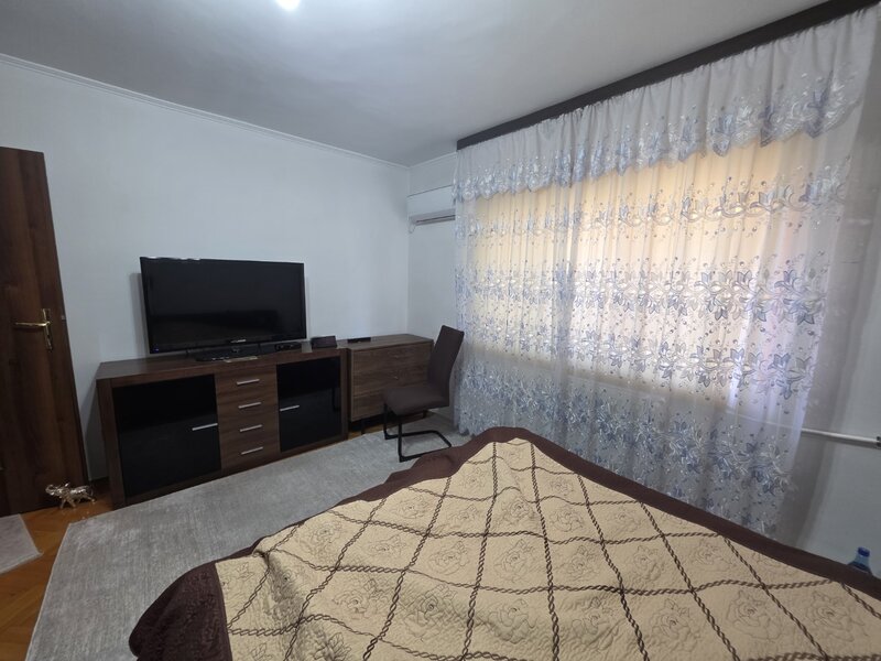 Vitanul nou, chiar pe Foisorului, stradal, bloc reabilitat.