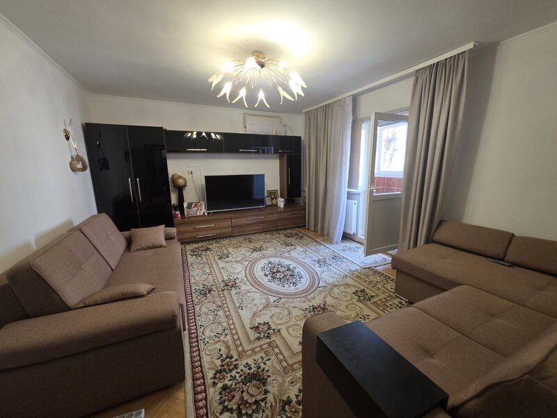 Vitanul nou, chiar pe Foisorului, stradal, bloc reabilitat.